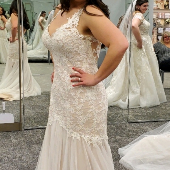 Beaded Venice Lace Trumpet Wedding Dress
